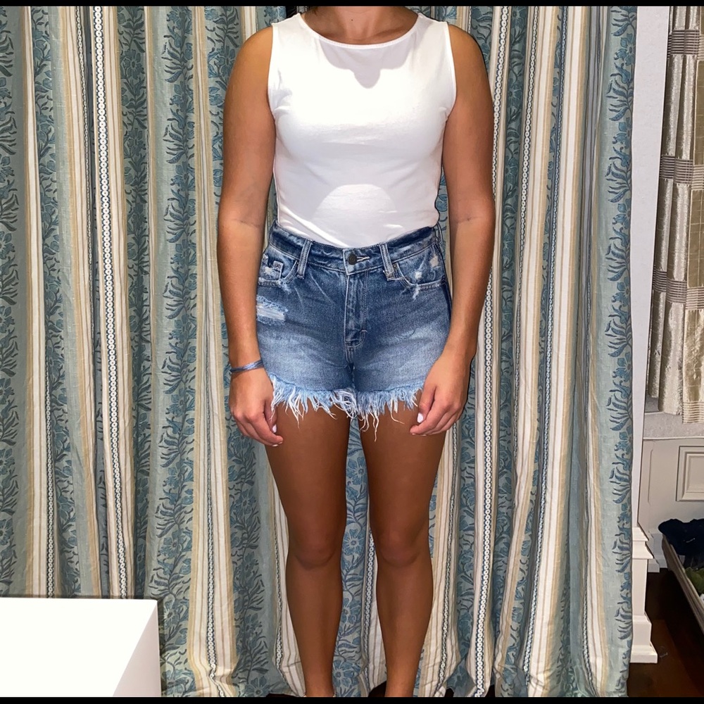 Simple White sleeveless tank